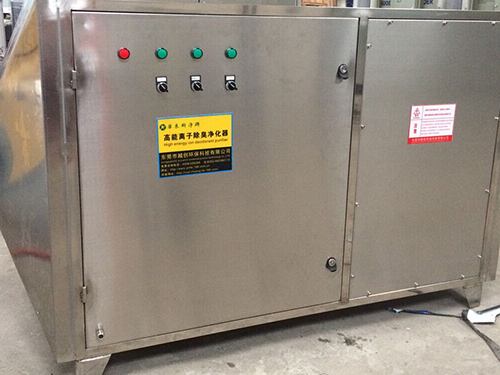 　　電子廠廢氣凈化采用光氧<a href='http://uwlcbvq.cn/products/chuchen/jh/gongyefeiqichuli/' target='_blank' title='廢氣處理設備' ><strong>廢氣處理設備</strong></a>如何  　　關鍵詞：電子廠廢氣凈化，光氧<a href='http://uwlcbvq.cn/products/chuchen/jh/gongyefeiqichuli/' target='_blank' title='廢氣處理設備' ><strong>廢氣處理設備</strong></a>  　　電子廠廢氣處理一般采用什么廢氣處理設備？  　　光催化氧化法：采用C波段（僅次于切割不銹鋼的激光，強于氬弧焊光源的數(shù)十倍強度）在設備內，強裂解惡臭物質分子鏈，改變物質結構，將高分子污染物質，裂解、氧化成為低分子無害物質，如水和二氧化碳等；