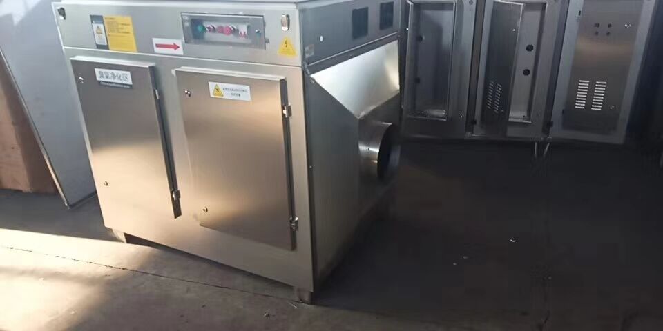 光解廢氣處理模塊無需惡臭氣體進行特殊的預處理，如加溫、加濕等，設備工作環(huán)境溫度在-30度~95度之間，濕度在30%~98%、PH值在2~13范圍均可正常工作，無需添加其他物質及藥劑參與處理。