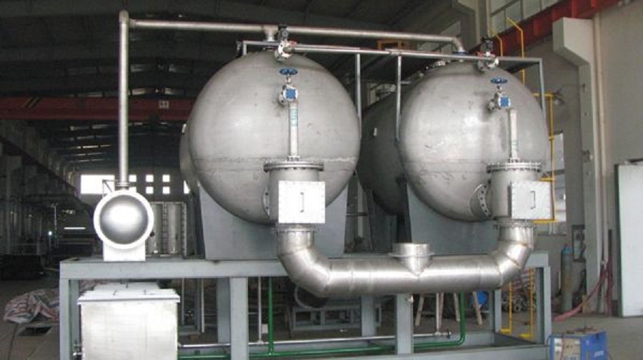 溶媒吸附設(shè)備是我公司新研發(fā)的種環(huán)保設(shè)備，溶媒吸附法是利用“相似相容”的原理而設(shè)計(jì)實(shí)施的環(huán)保技術(shù)的一種，目前已經(jīng)申請(qǐng)歸家和多項(xiàng)證書，該設(shè)奮在處理有機(jī)廢氣方面效果顯看。