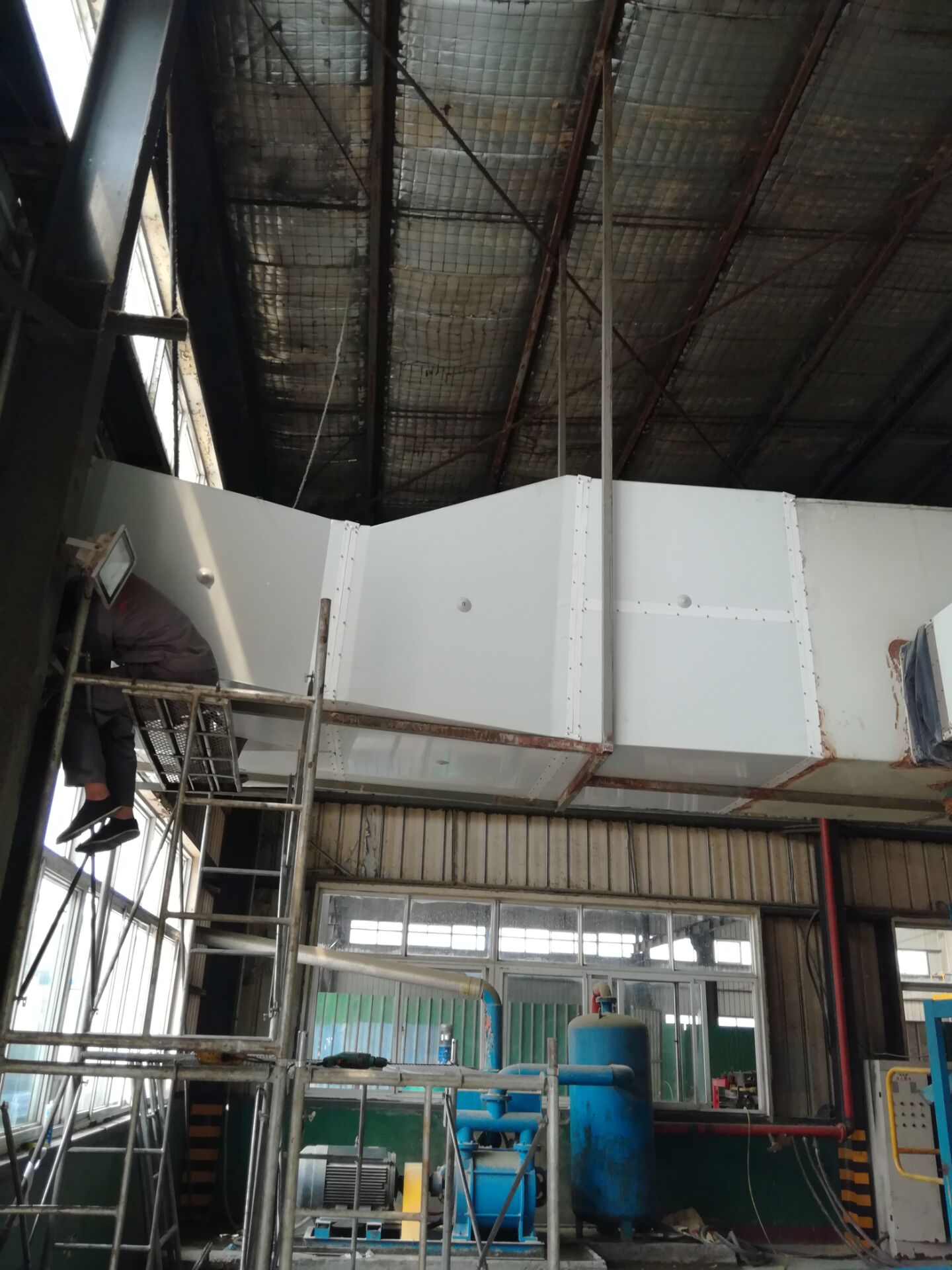 工位送風(fēng)降溫系統(tǒng)，工位降溫設(shè)備，濕簾工位降溫方法，工廠工位送風(fēng)系統(tǒng)設(shè)計