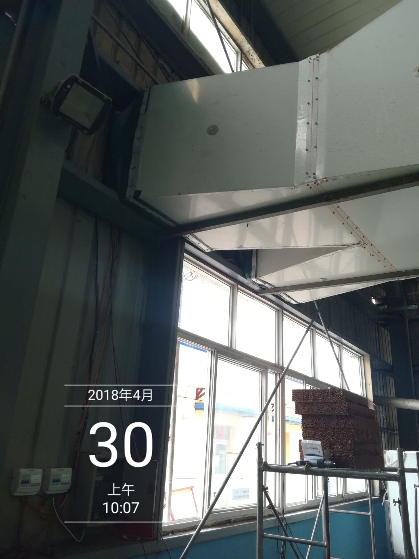 車間降溫_有關(guān)車間降溫設(shè)備方案高溫廠房車間怎么快速通風降溫