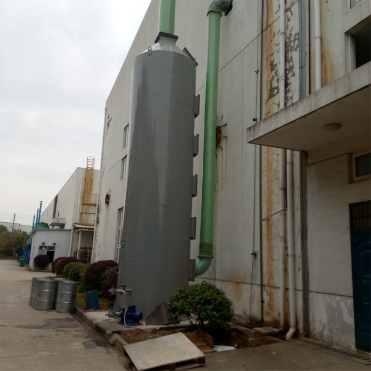 酸霧凈化塔又叫酸性氣體凈化塔、酸霧凈化塔、酸霧吸收塔、廢氣凈化塔及玻璃鋼酸霧凈化塔，在實際應(yīng)用中會到祛除廢氣中有害氣體的作用，酸霧凈化塔具有適用范圍廣，凈化效率高，設(shè)備阻力低，占地面積小的特點。