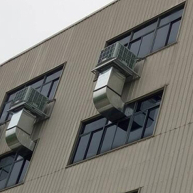 安裝濕簾冷風(fēng)機(jī)并使用的同時(shí)，可以不關(guān)閉門或窗戶，通風(fēng)效果好，同時(shí)提高降溫效果。為確保工作環(huán)境的舒適度，在生產(chǎn)車間安裝工業(yè)節(jié)能環(huán)保空調(diào)，既換氣除塵，又通風(fēng)降溫，增加車間空氣含氧量。濕簾冷風(fēng)機(jī)、水空調(diào)、冷氣機(jī)，采用先進(jìn)的技術(shù)，集降溫、除塵、換氣、祛味于一體的節(jié)能降溫新產(chǎn)品。