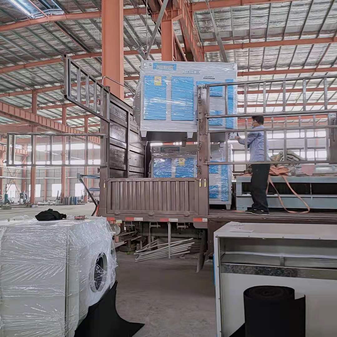 公司產(chǎn)品主要有：RTO蓄熱式焚燒爐、RCO蓄熱式催化燃燒爐、CO催化燃燒爐、RZC-RTO沸石轉(zhuǎn)輪吸附濃縮-蓄熱式催化燃燒裝置、活性炭（分子篩）吸附濃縮-催化燃燒裝置、一體化生物濾床、冷凝吸附及除塵設(shè)備等。通過 采用多種治理工藝相結(jié)合的方式，在有機(jī)廢氣治理領(lǐng)域取得了良好的應(yīng)用效果。