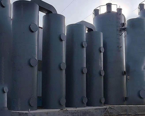 電捕焦油器簡(jiǎn)介電捕焦油器采用結(jié)構(gòu)形式有同心圓式、管式和蜂窩式等三種。無(wú)論哪種結(jié)構(gòu)，其工作原理，即在金屬導(dǎo)線與金屬管壁（或極板）間施加高壓直流電，以維持足以使氣體產(chǎn)生電離的電場(chǎng)，使陰陽(yáng)極之間形成電暈區(qū)。本段結(jié)構(gòu)分析三種結(jié)構(gòu)的電捕焦油器均有